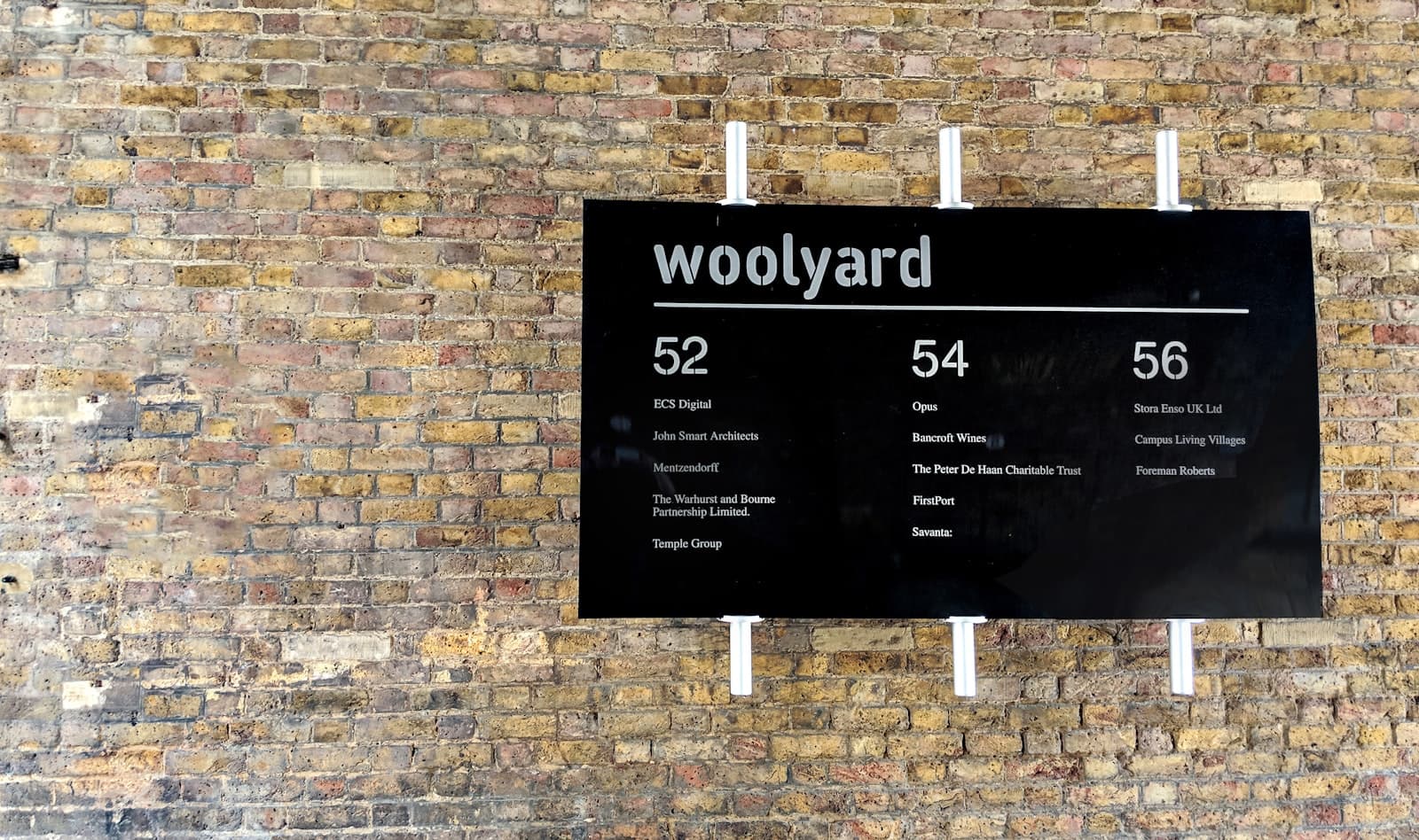 Halfway House — wayfinding, Dundas Street
